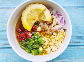 倒入一大勺热花椒油，