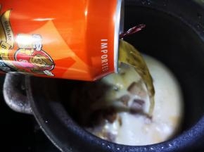 倒入啤酒