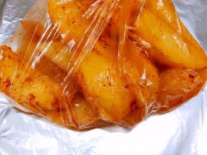 在保鲜袋里抓匀