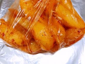 在保鲜袋里抓匀