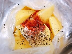 研磨一些黑胡椒碎