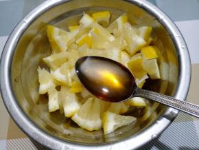 加入适量蜂蜜，我加了8勺，如果你喜欢甜一些的，可以加多一点。