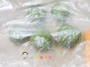 把揉好的面团分成5个剂子醒10分钟