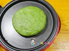 我用的电的温控更好，如果家里没有也可以用平底锅小火加热，多翻面，旁边可以放一点水