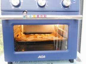 烤箱170度烤20分钟左右，根据自己烤箱的温度跟饼干厚薄大小灵活调整