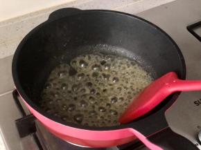 加入水淀粉勾芡。