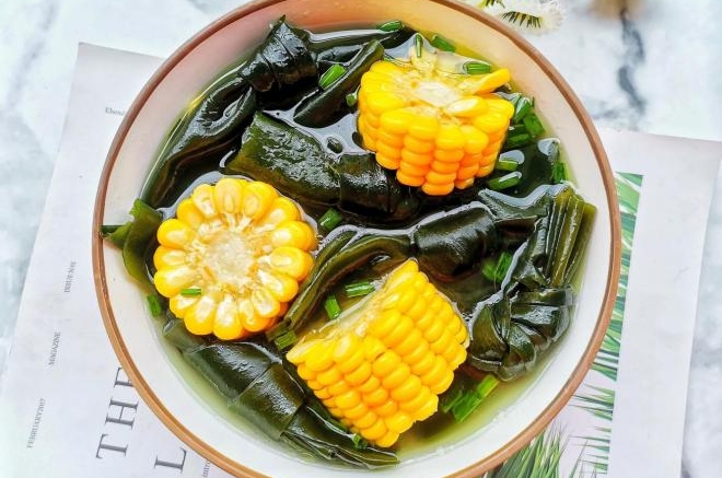 排油减脂低卡饱腹的海带玉米汤