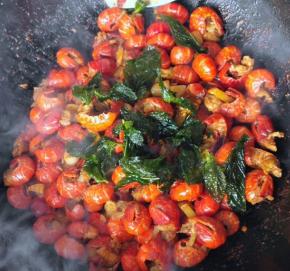 10.翻炒均匀即可出锅装盘。