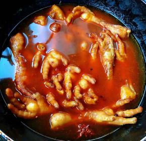 添加适量清水大火炖起来