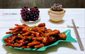 虎皮鸡爪绝对是宴客的必备拿手美味佳肴