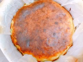 出炉，中间摇起来会晃动最好。等凉透后放入冰箱冷藏几个小时再食用