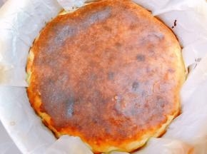 出炉，中间摇起来会晃动最好。等凉透后放入冰箱冷藏几个小时再食用