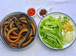 准备好所有食材。