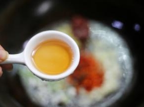 1勺料酒。