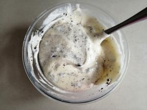 用刮刀轻拌几下即可