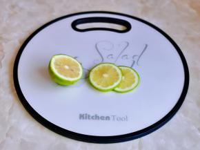 用锋利的刀切片，用几片切几片。