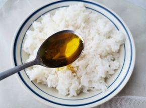 碗米饭中加1勺食用油，