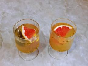 再加入晾凉的茉莉绿茶。