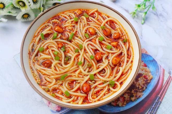 酸爽开胃的酸汤米线