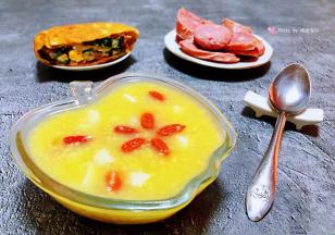 搭配时蔬馅饼和香肠一起吃就是标配的营养早餐