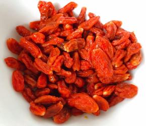 泡好的枸杞洗净沥干水份