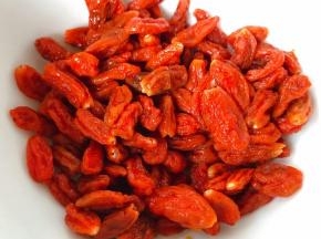 泡好的枸杞洗净沥干水份