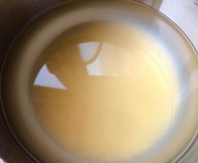 小米放入锅中添加适量清水大火煮起来