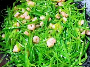 炒至荷兰豆和虾仁完全入味即可出锅享用