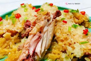 鸡翅入口香浓混搭着糯米的清香真是唇齿留香回味无穷