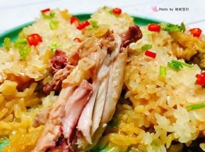 鸡翅入口香浓混搭着糯米的清香真是唇齿留香回味无穷