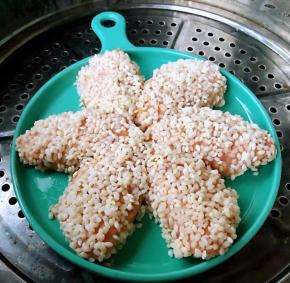 放入蒸锅大火蒸20分钟