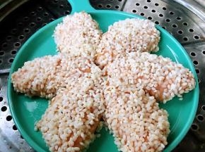 放入蒸锅大火蒸20分钟