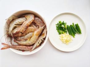 准备好所有食材。