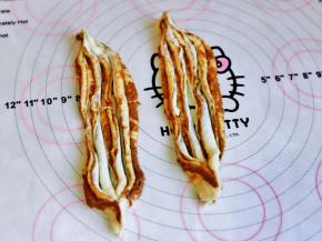 再把四根长条两头捏紧。