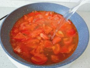 再加入适量的清水。