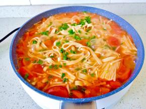 出锅关火撒点葱花。