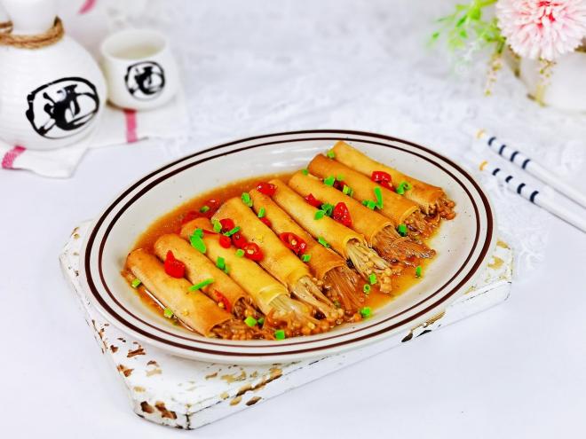 酸辣豆皮金针菇卷