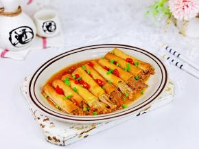 盛出装盘，撒上葱花。