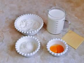 准备食材并称重，鸡蛋只用蛋黄哈。