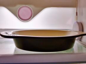 盖上保鲜膜，入冰箱冷藏1小时以上。