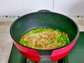 中小火煮2分钟即可。