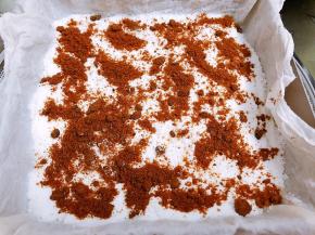 撒上一层红糖粉