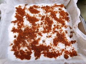 撒上一层红糖粉