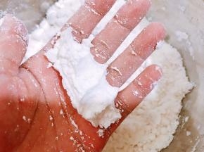 最后得到的粉类能一捏成团