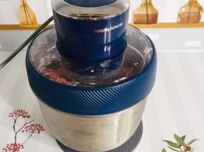 盖上盖子，按压40秒左右肉馅就打好了！