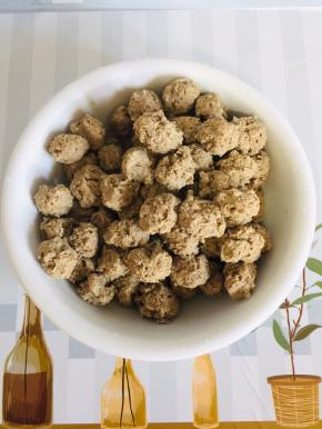 煮好的丸子捞出来控干水分备用！（我今天做的丸子有点多，吃不完的丸子可以放入冰箱冷冻保存，随吃随取特别方便！）