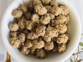 煮好的丸子捞出来控干水分备用！（我今天做的丸子有点多，吃不完的丸子可以放入冰箱冷冻保存，随吃随取特别方便！）