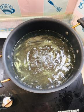 倒入适量的开水！