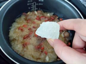 加入冰糖。最后再煮10分钟。