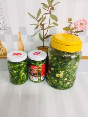 装入无油无水的容器中，密封好，放入冰箱冷藏保存，随吃随取，特别方便！